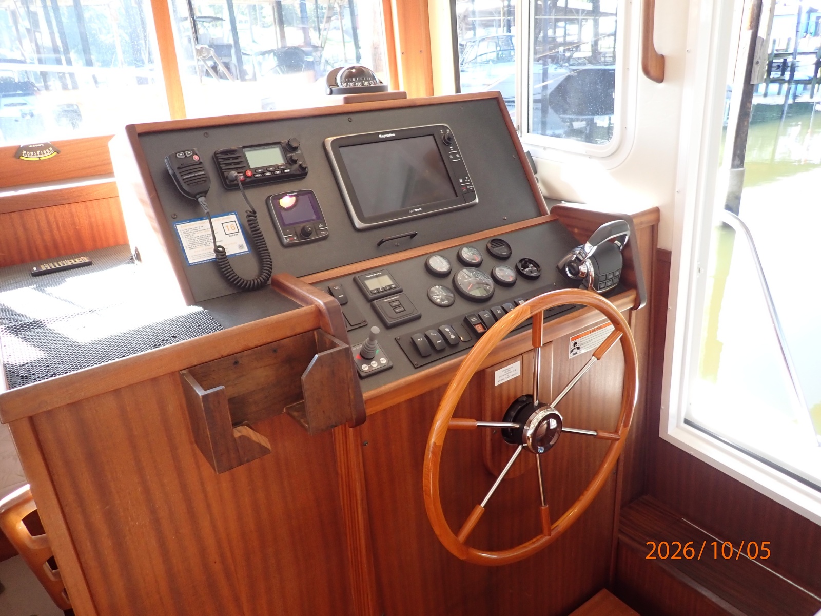 34' Nordic Tugs pilothouse helm1
