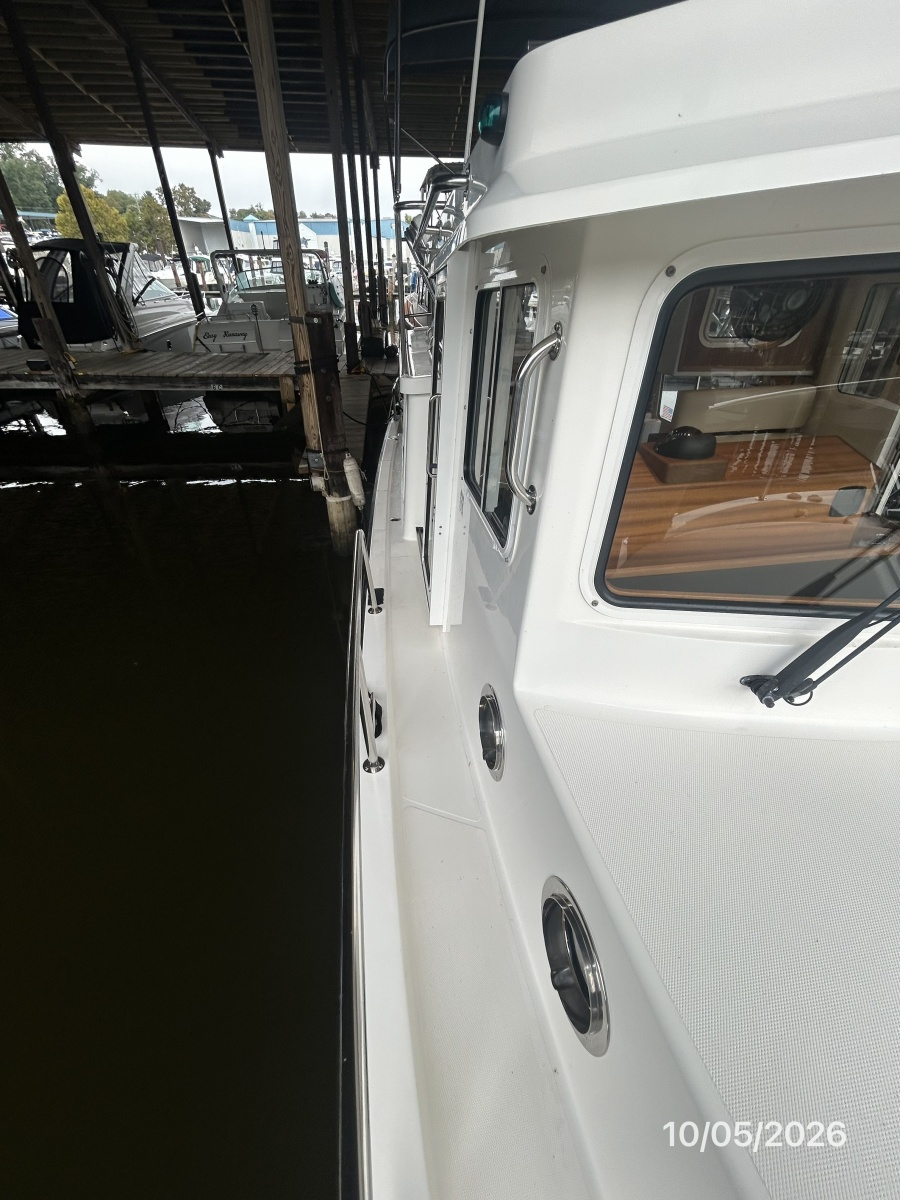 34' Nordic Tugs starboard side deck
