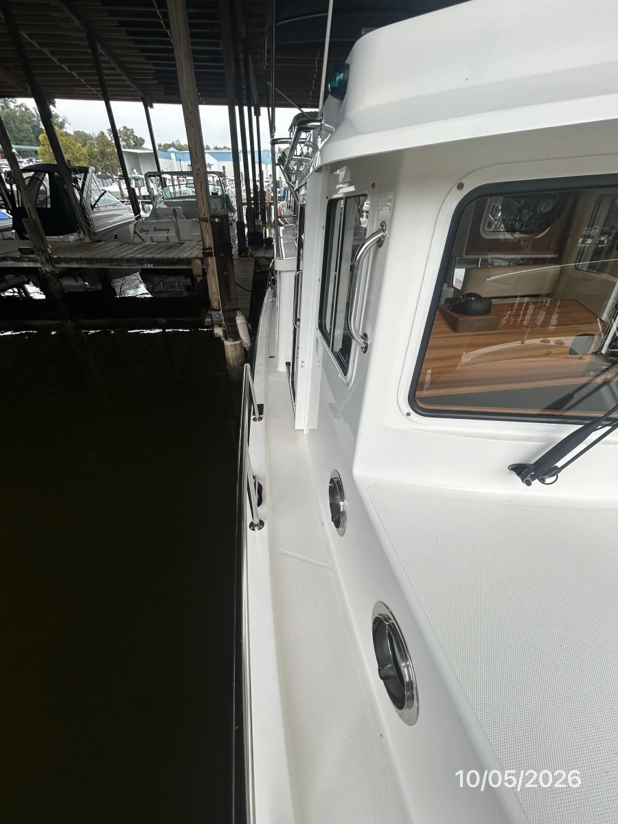 34' Nordic Tugs starboard side deck
