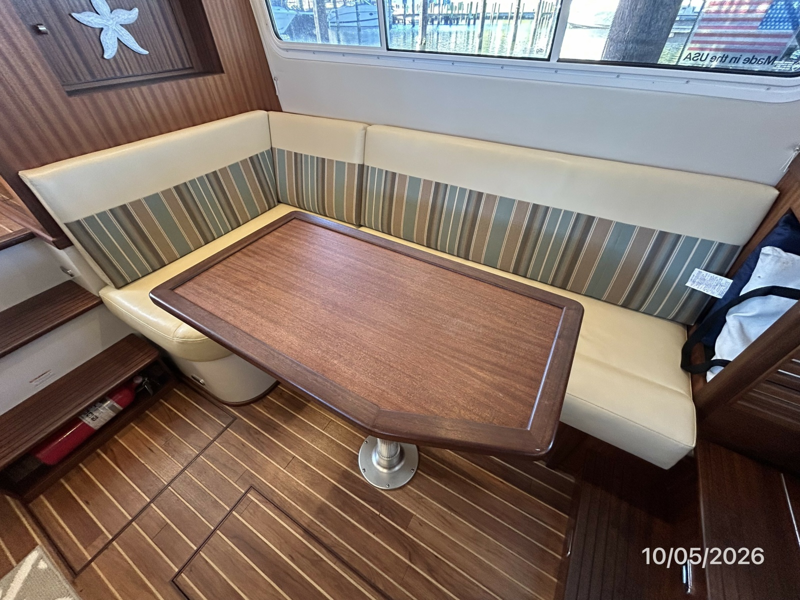 34' Nordic Tugs salon starboard seating2