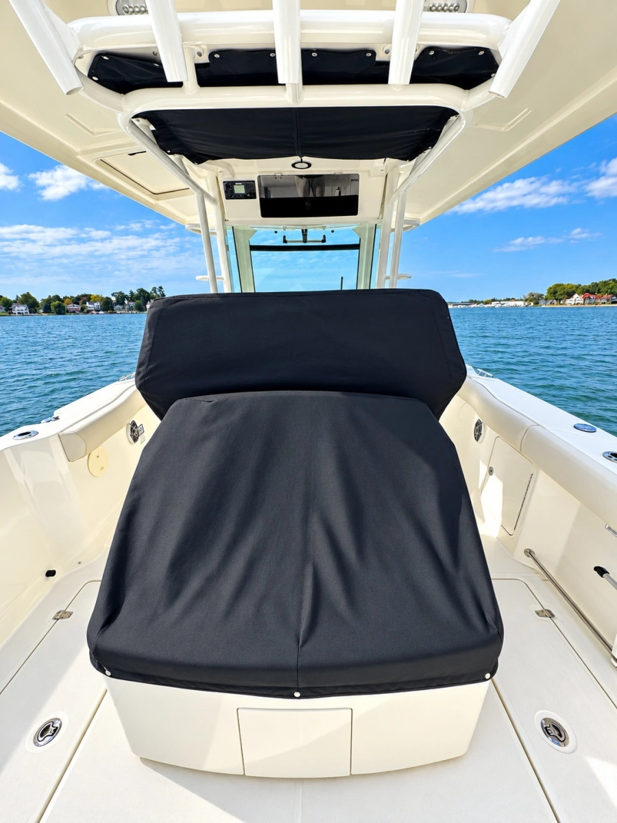 2024 Boston Whaler 330 Outrage