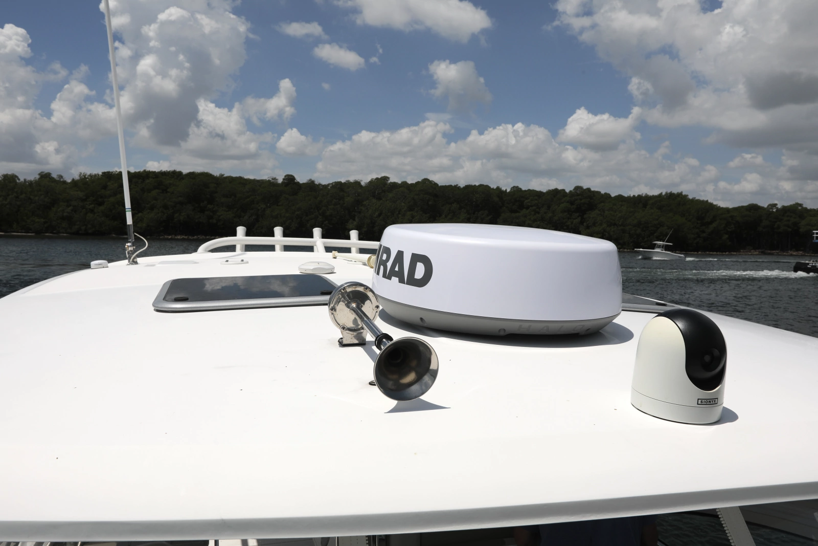 2016 Boston Whaler 320 Vantage