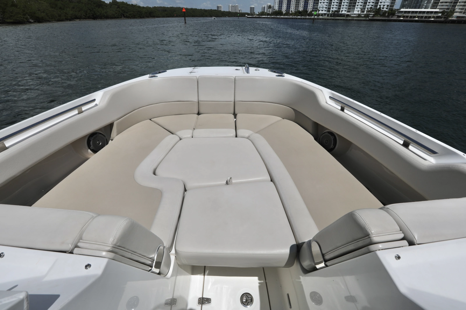 2016 Boston Whaler 320 Vantage