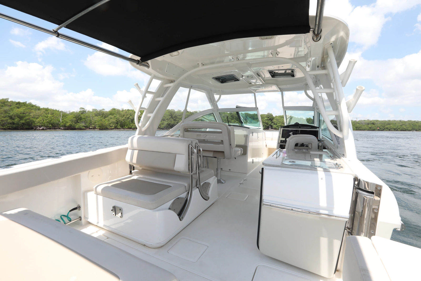 2016 Boston Whaler 320 Vantage