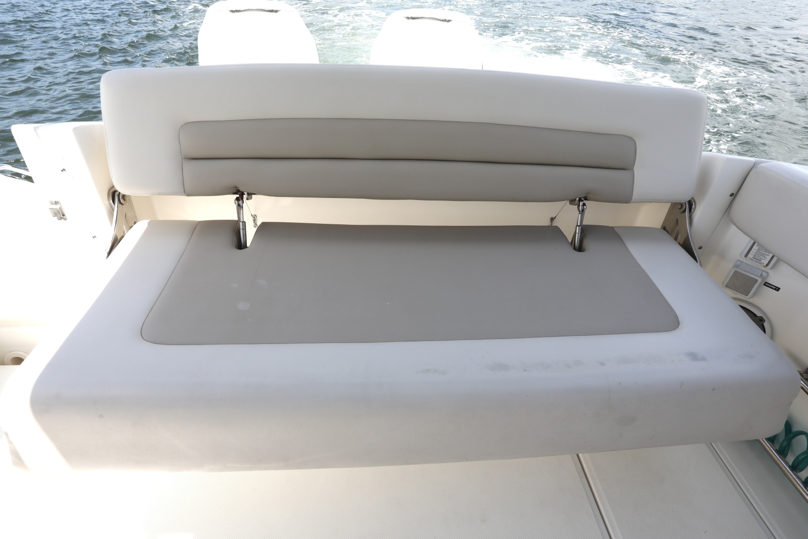 2016 Boston Whaler 320 Vantage