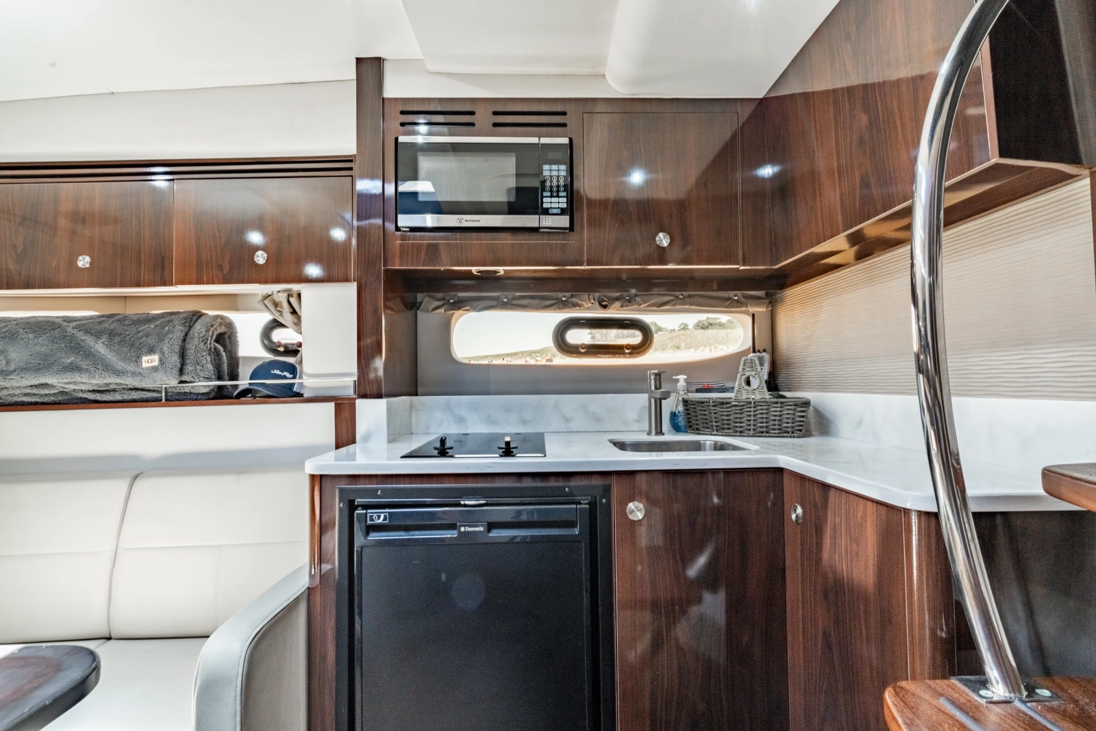 2017 Sea Ray 350 Sundancer Coupe