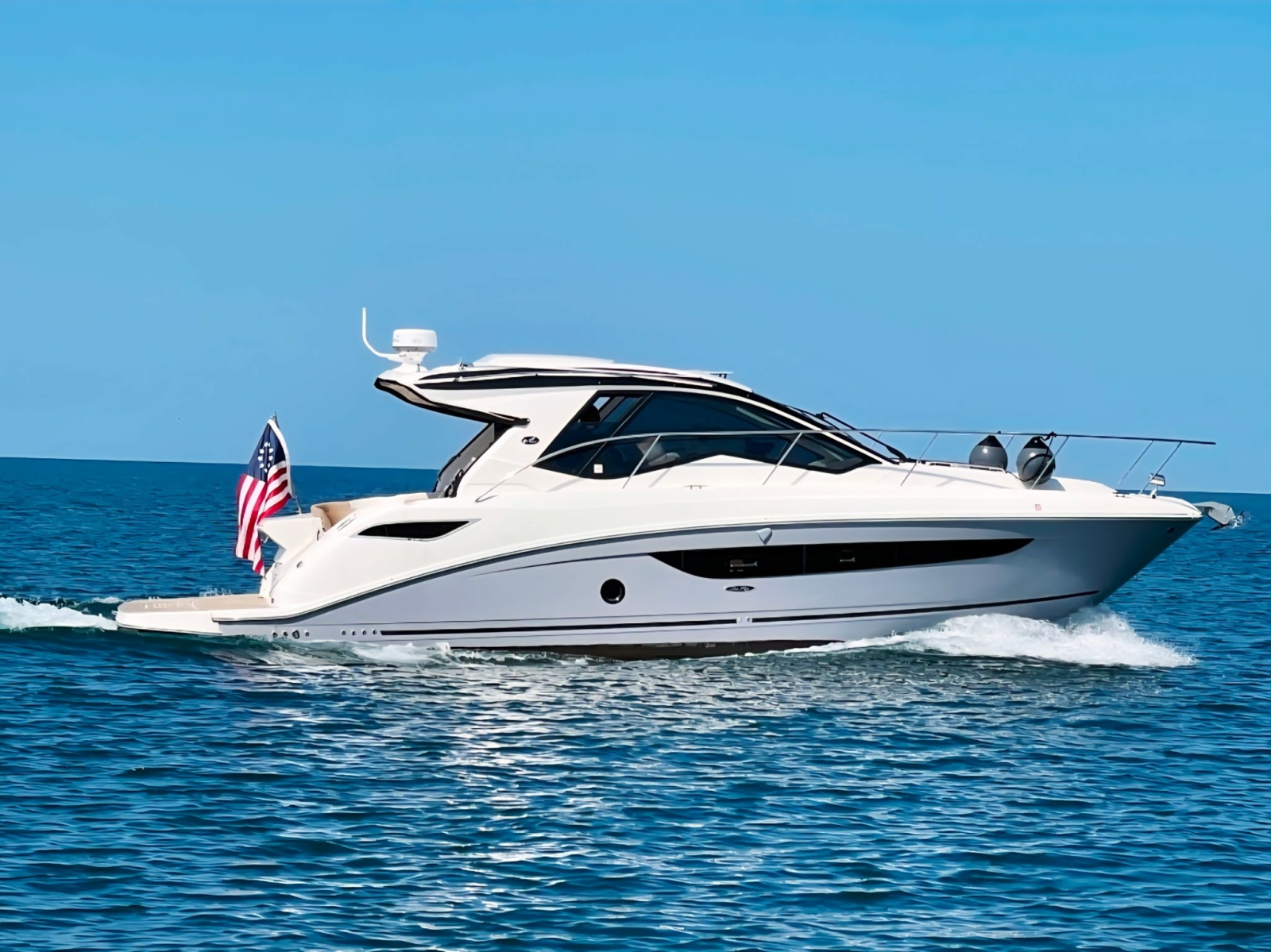 2017 Sea Ray 350 Sundancer Coupe