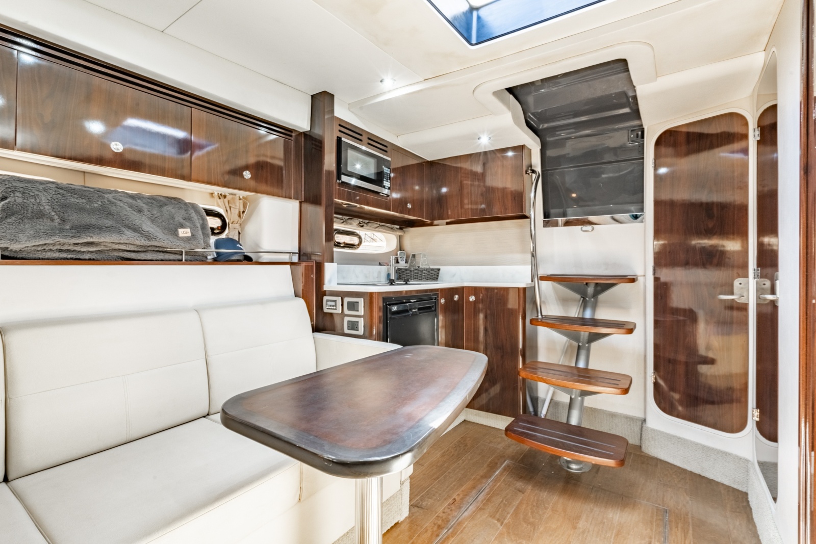 2017 Sea Ray 350 Sundancer Coupe