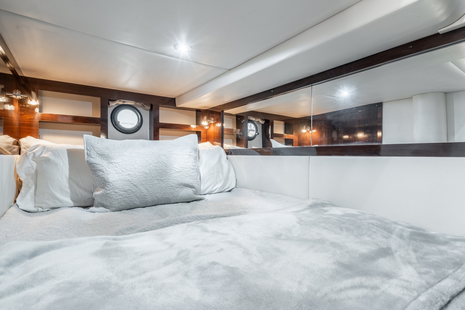 2017 Sea Ray 350 Sundancer Coupe