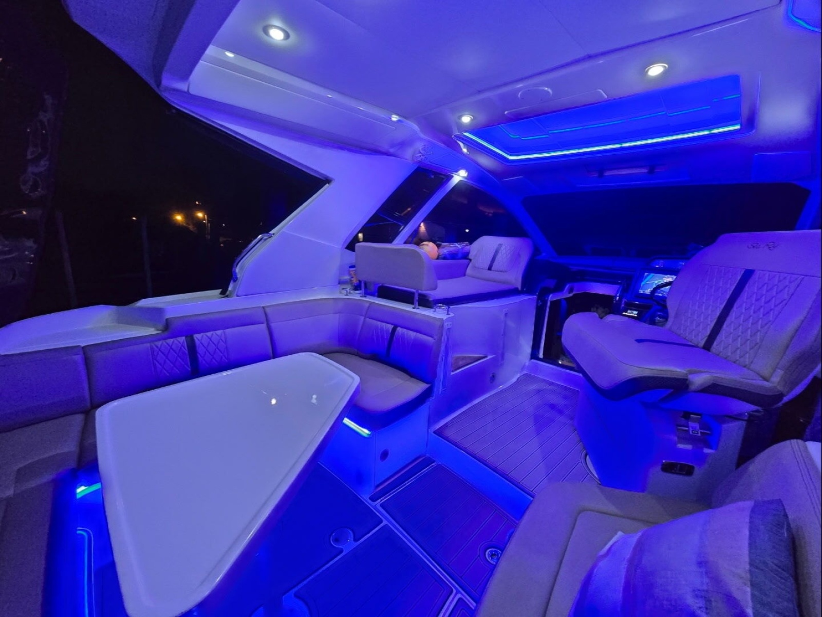 2017 Sea Ray 350 Sundancer Coupe