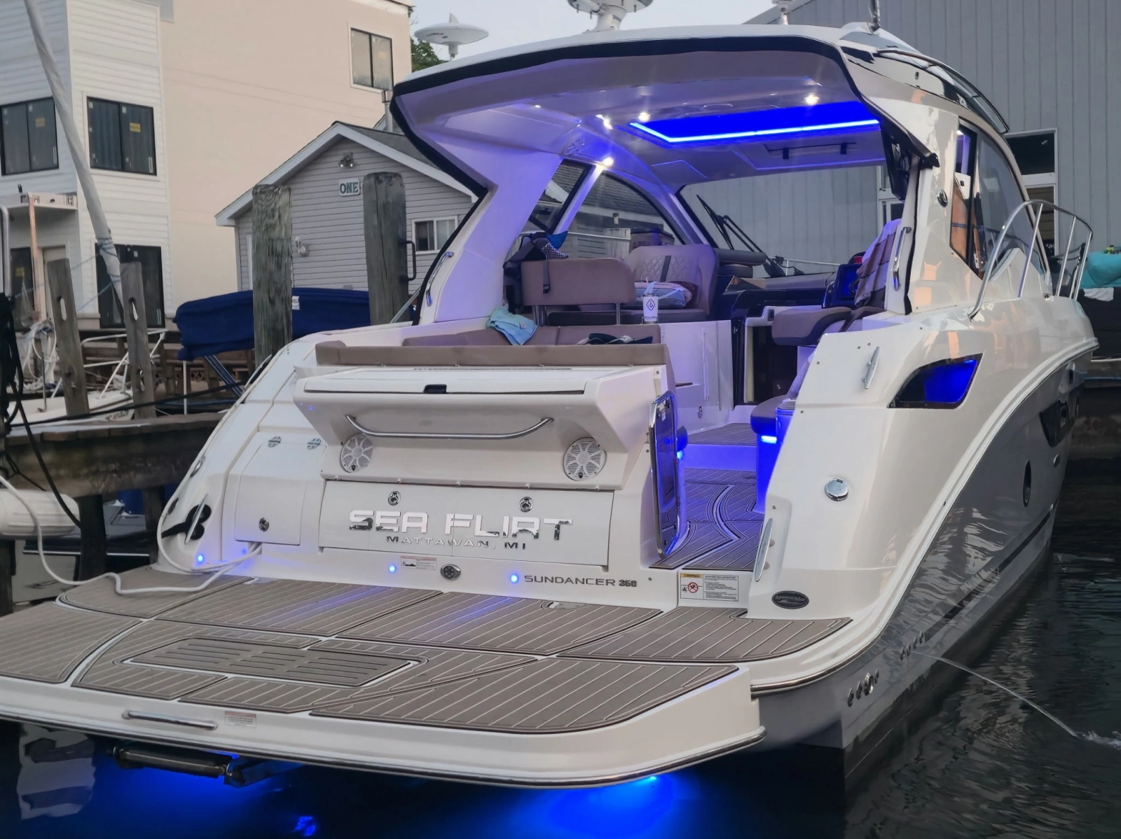 2017 Sea Ray 350 Sundancer Coupe