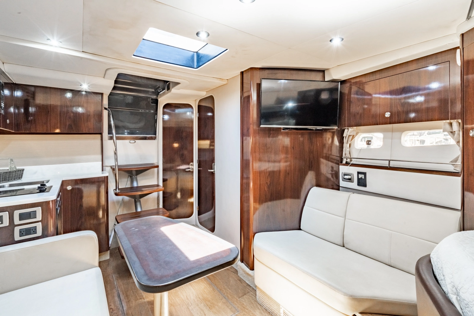 2017 Sea Ray 350 Sundancer Coupe