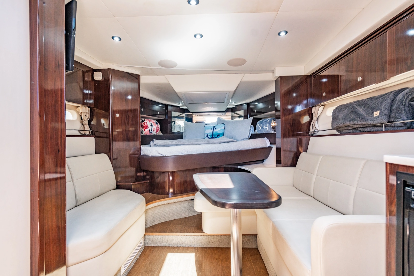 2017 Sea Ray 350 Sundancer Coupe