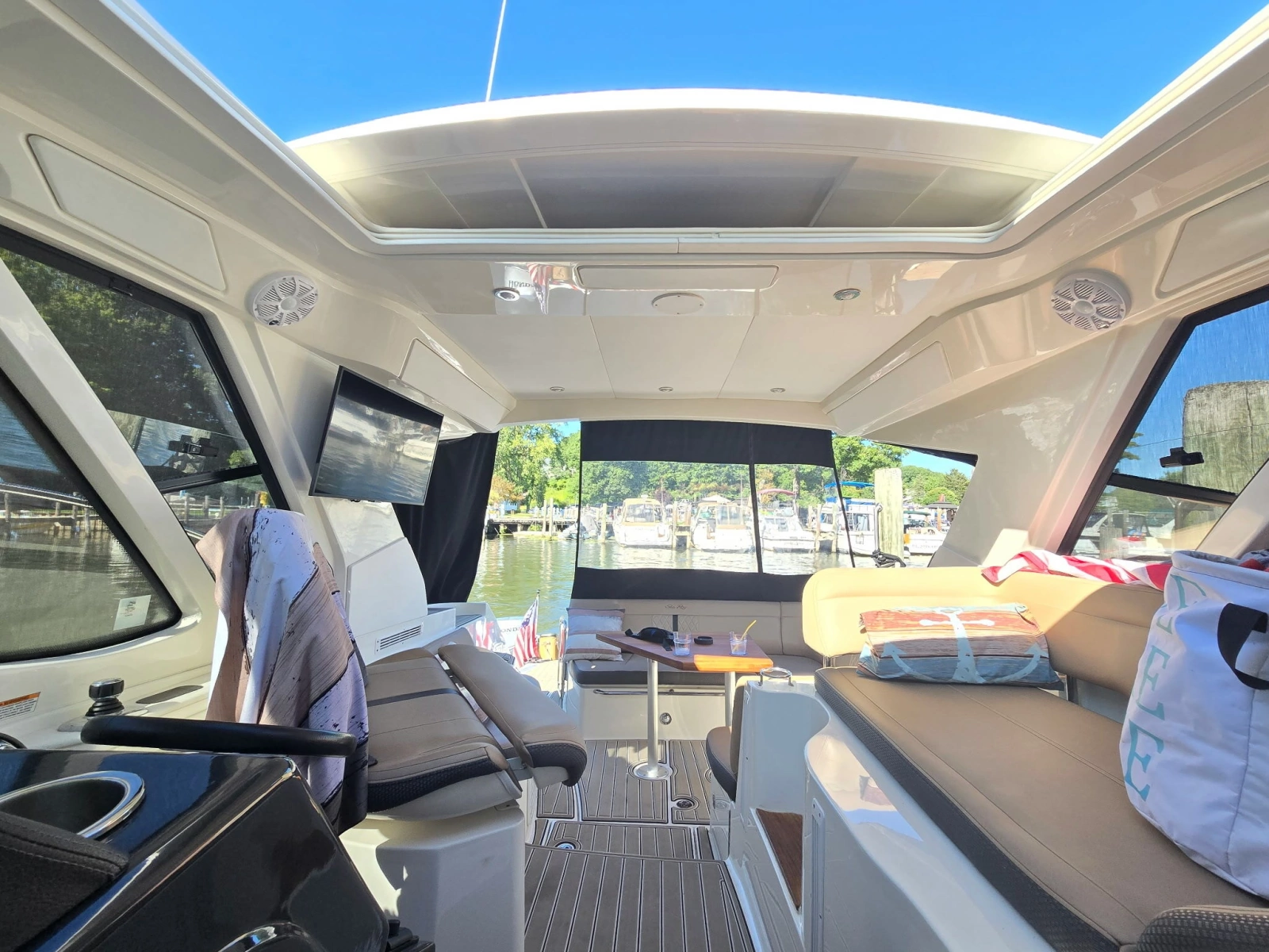 2017 Sea Ray 350 Sundancer Coupe