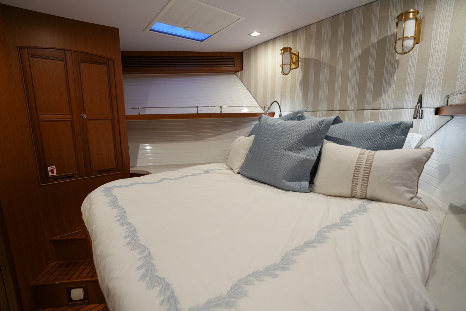 2025 Marlow Explorer 70E MkII-CB — TENACITY