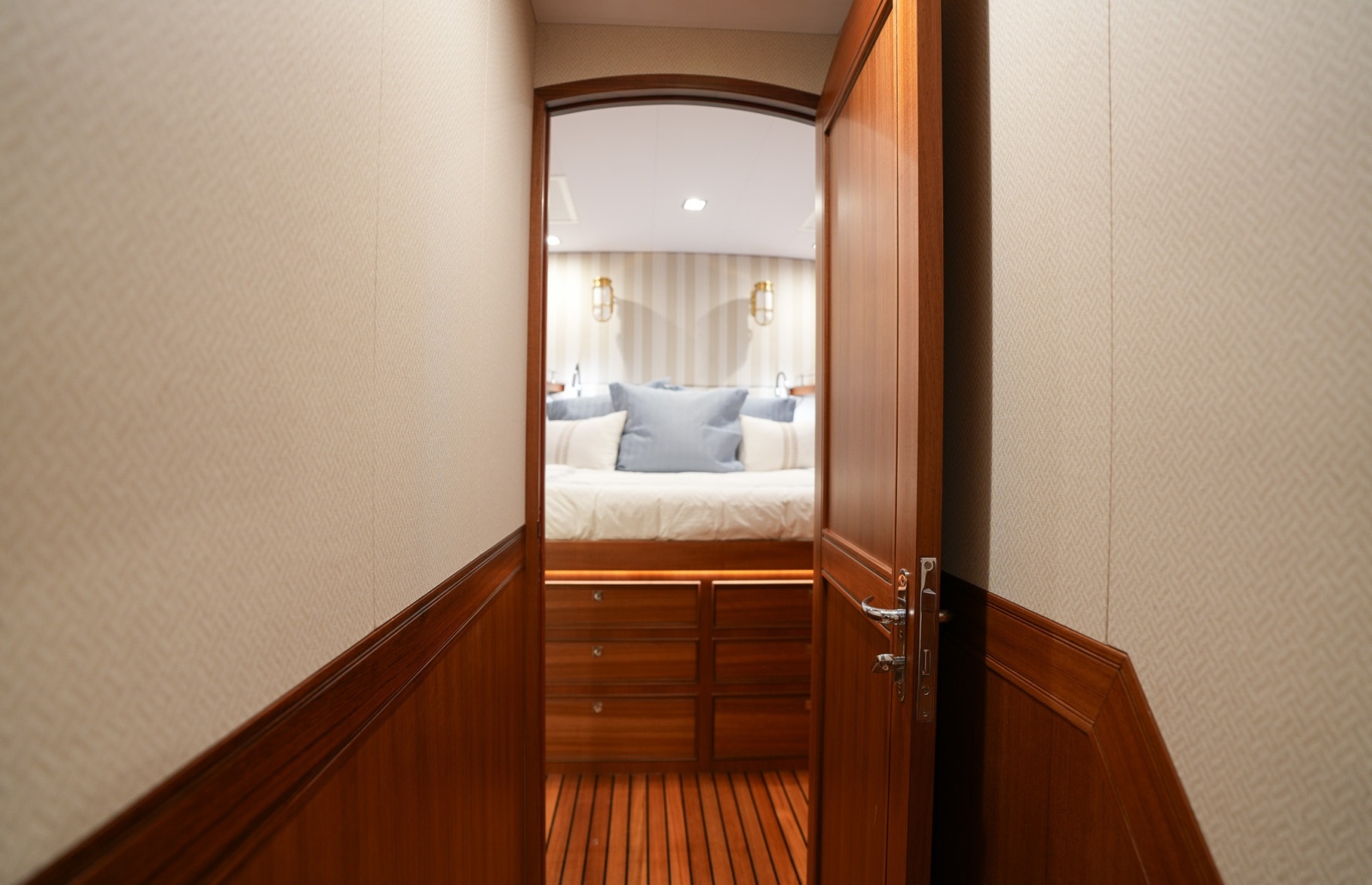 2025 Marlow Explorer 70E MkII-CB — TENACITY