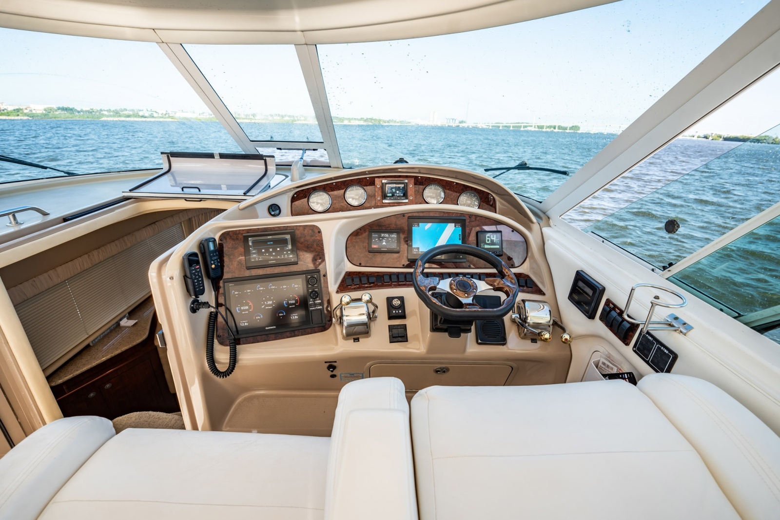 2004 Sea Ray 390 Motor Yacht