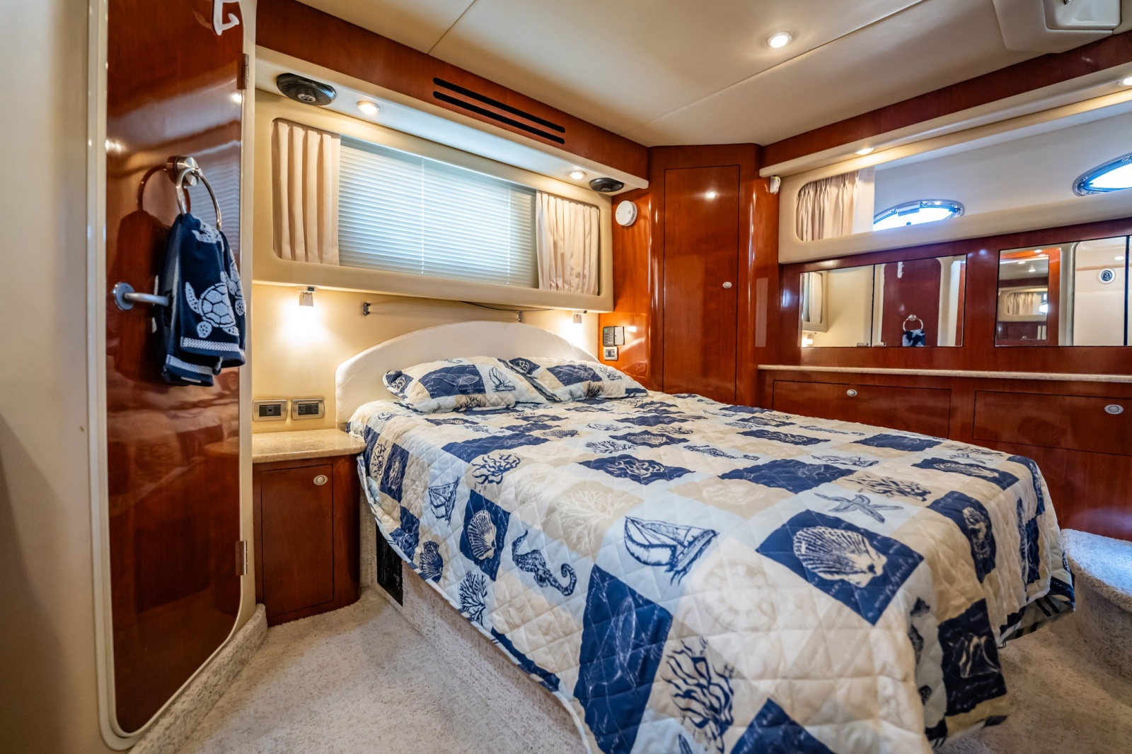 2004 Sea Ray 390 Motor Yacht