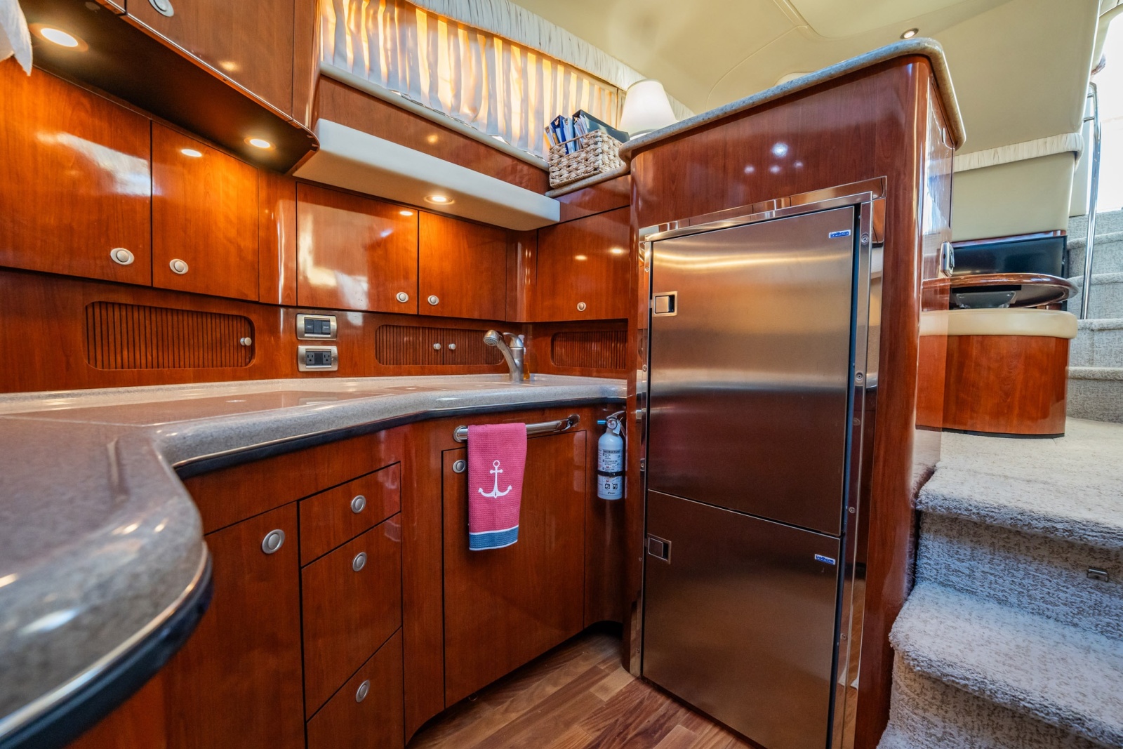 2004 Sea Ray 390 Motor Yacht