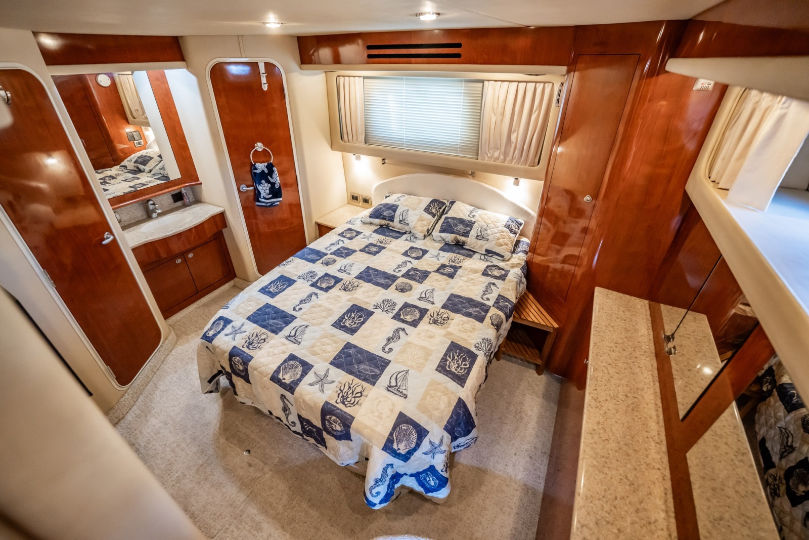 2004 Sea Ray 390 Motor Yacht