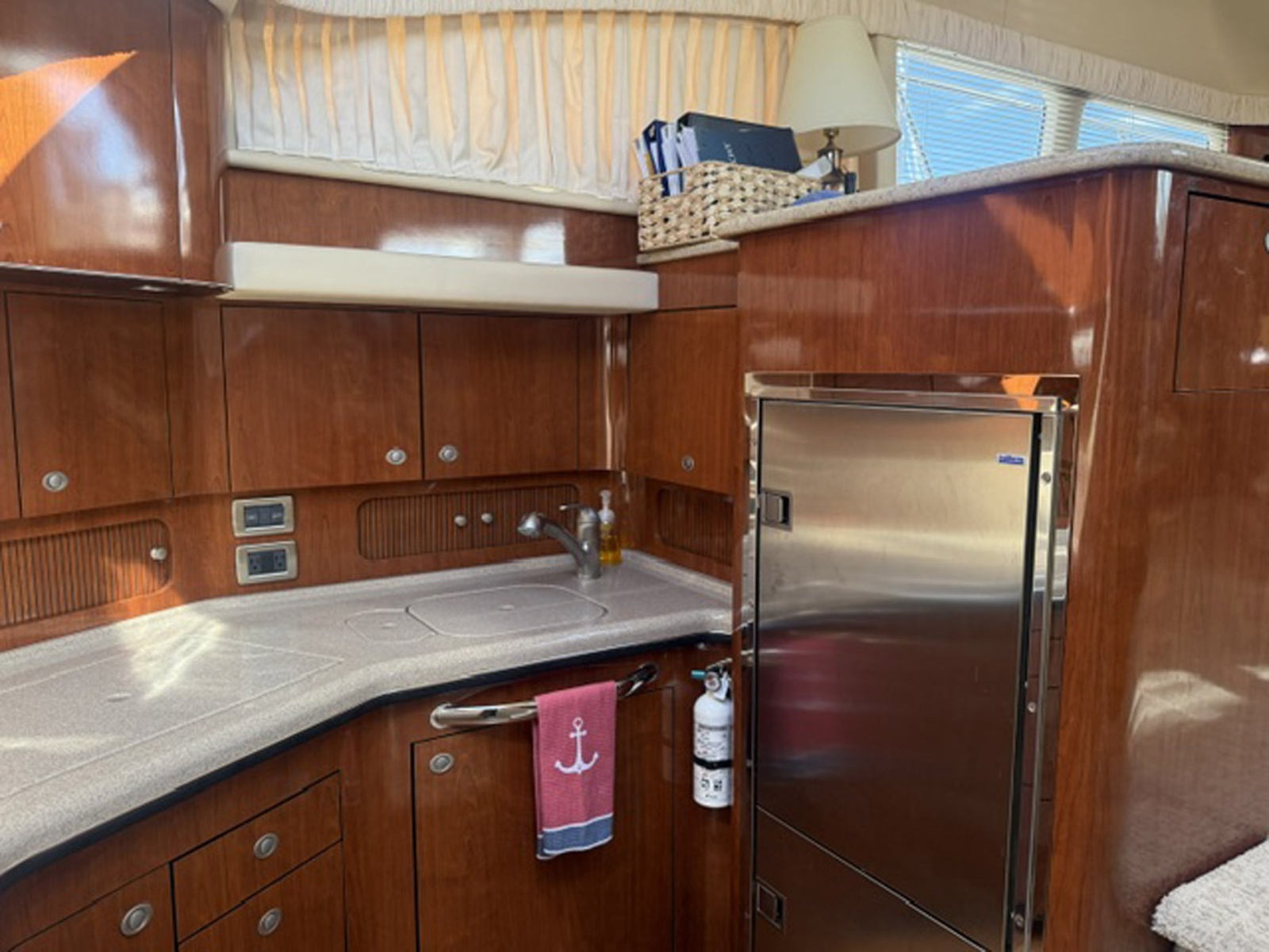 2004 Sea Ray 390 Motor Yacht