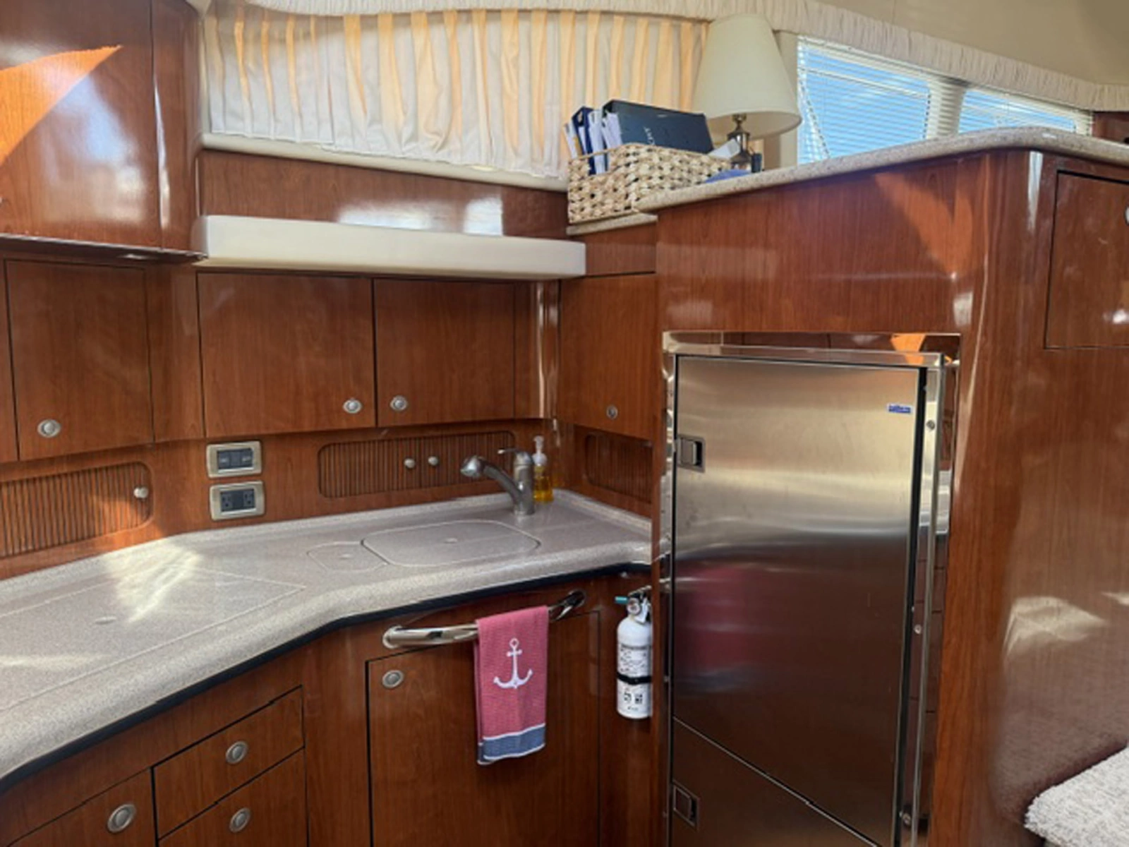 2004 Sea Ray 390 Motor Yacht