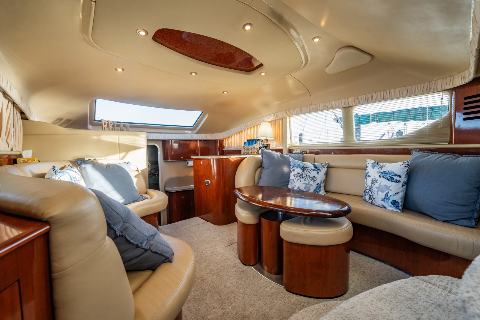 2004 Sea Ray 390 Motor Yacht