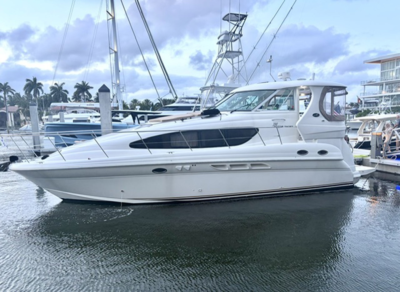 2004 Sea Ray 390 Motor Yacht