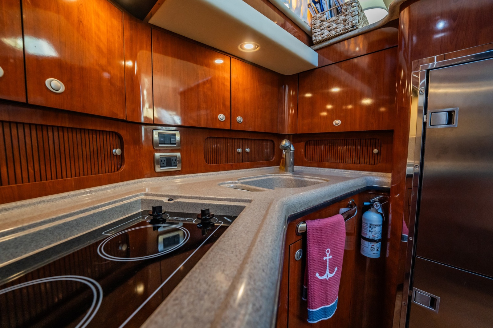2004 Sea Ray 390 Motor Yacht