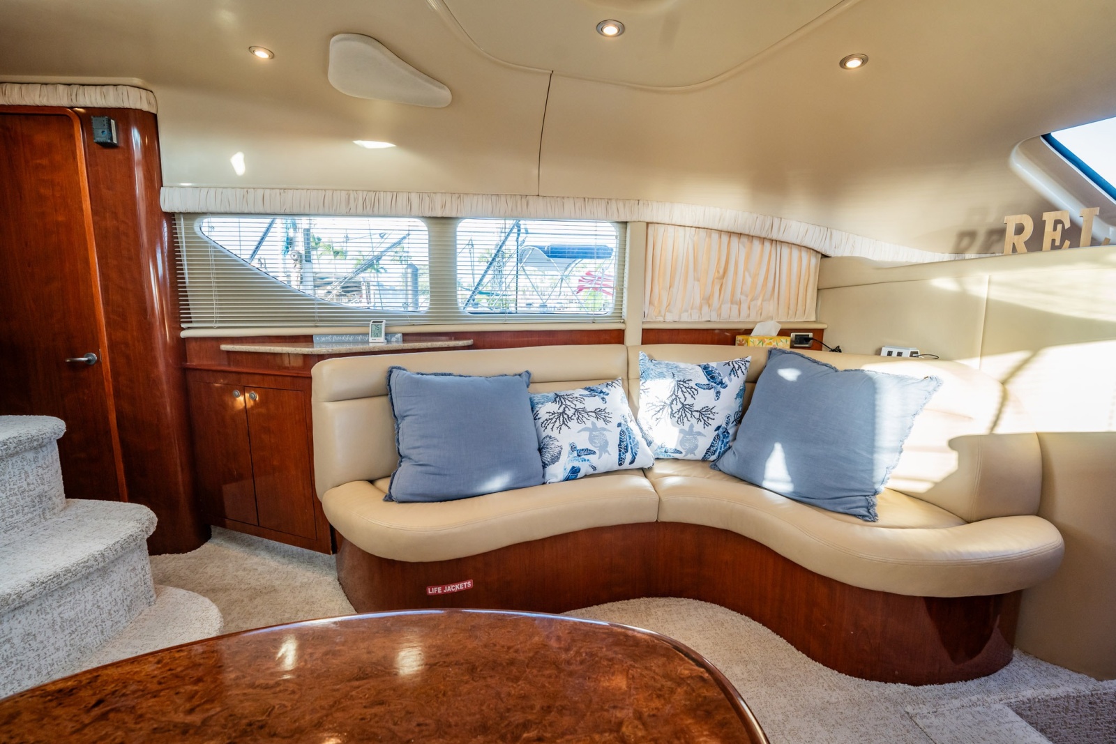 2004 Sea Ray 390 Motor Yacht
