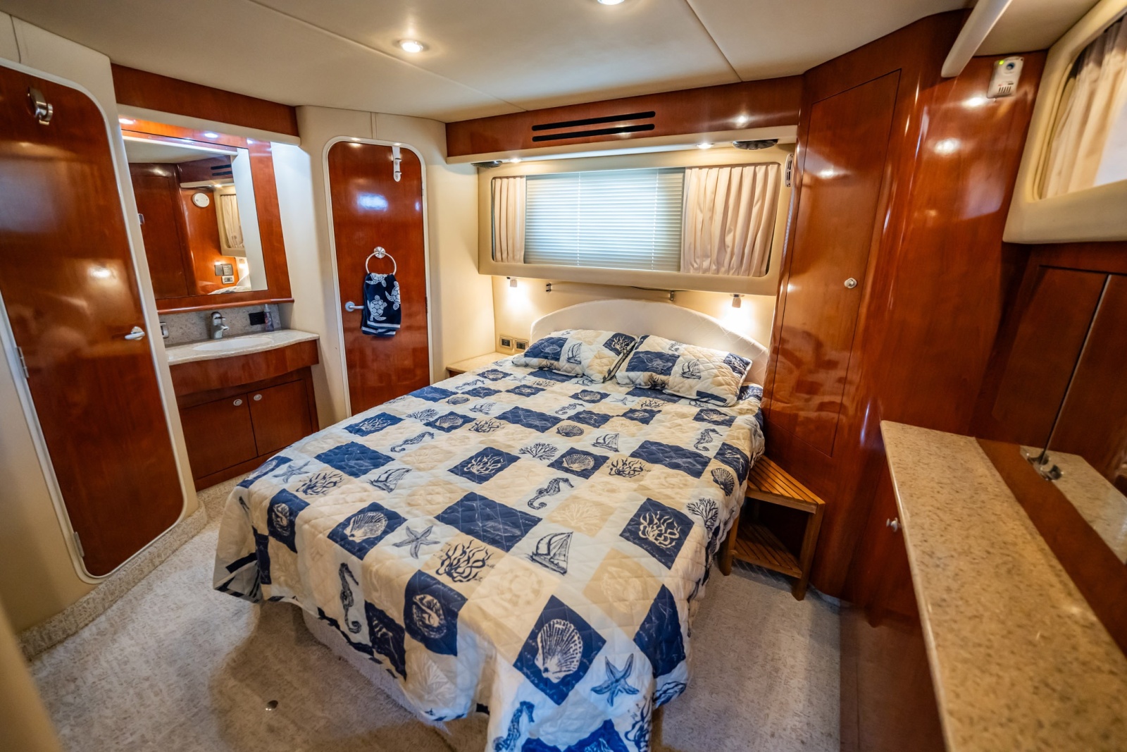 2004 Sea Ray 390 Motor Yacht