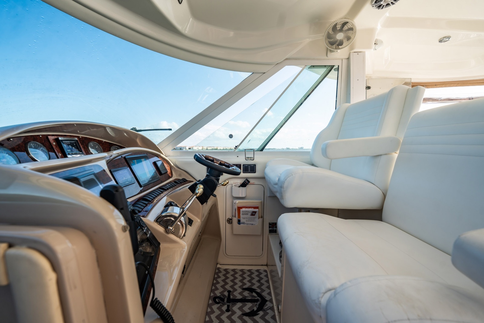 2004 Sea Ray 390 Motor Yacht