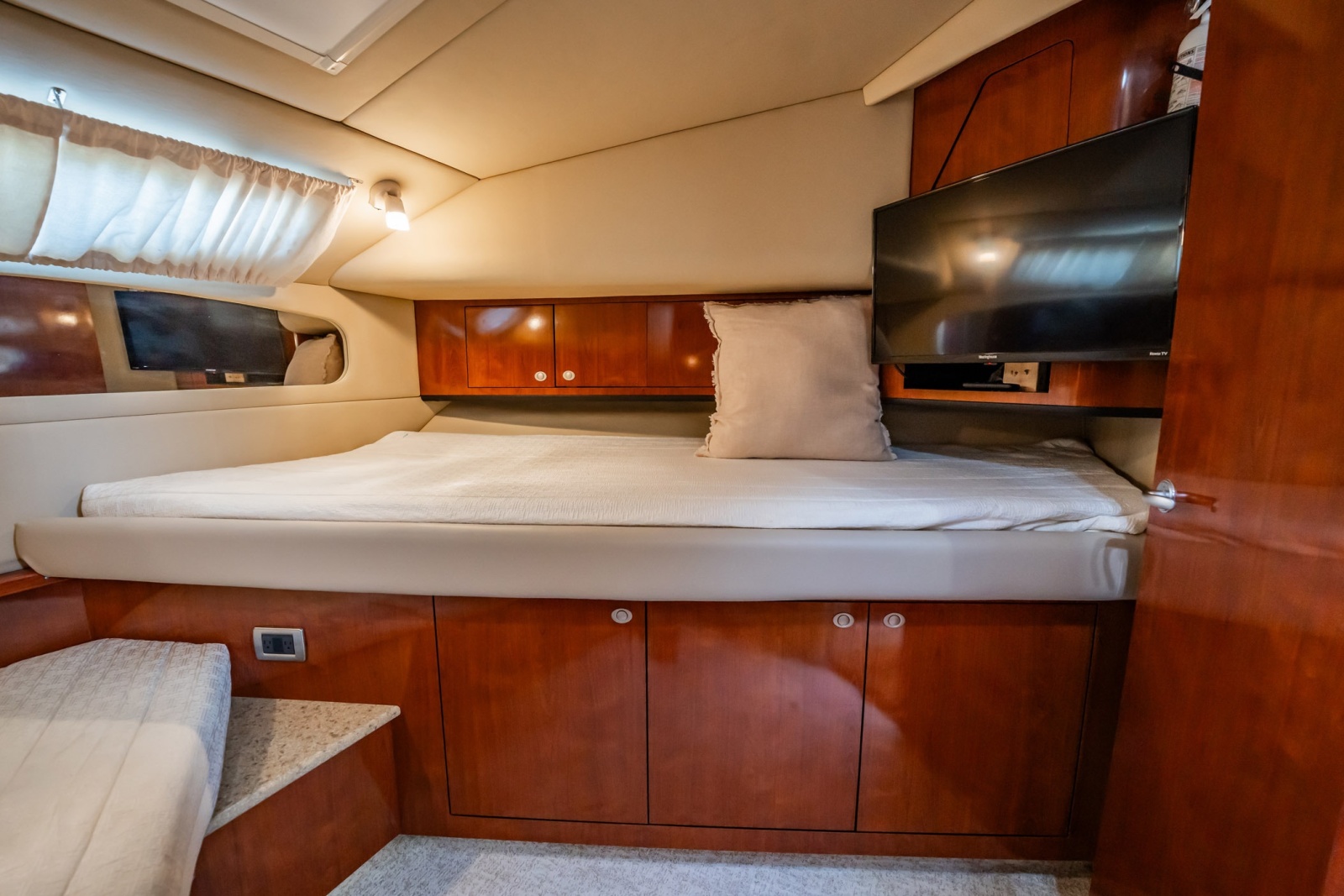 2004 Sea Ray 390 Motor Yacht
