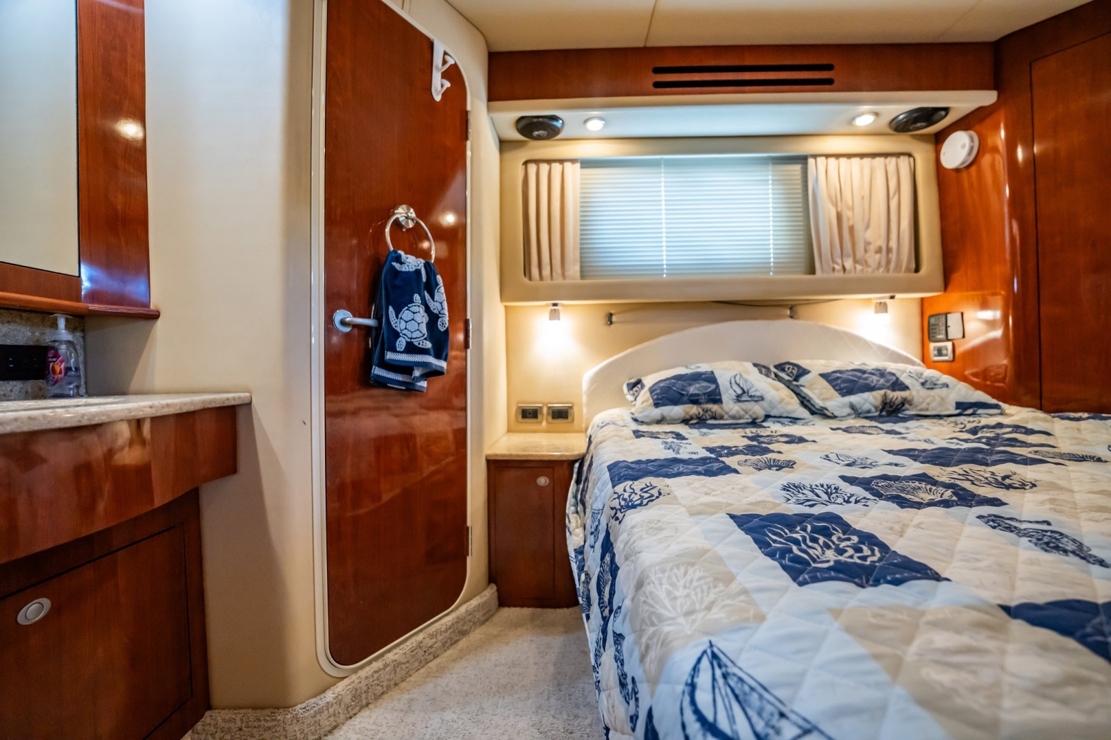 2004 Sea Ray 390 Motor Yacht