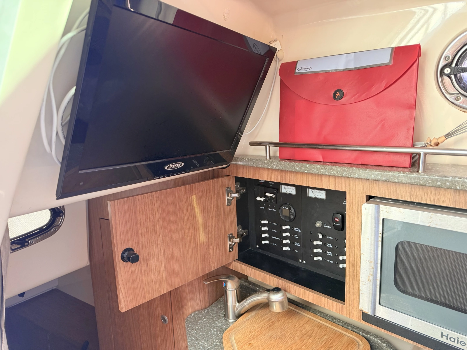 2012 Boston Whaler 