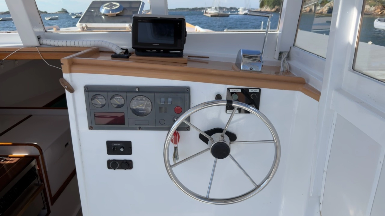 1985 Holland 32