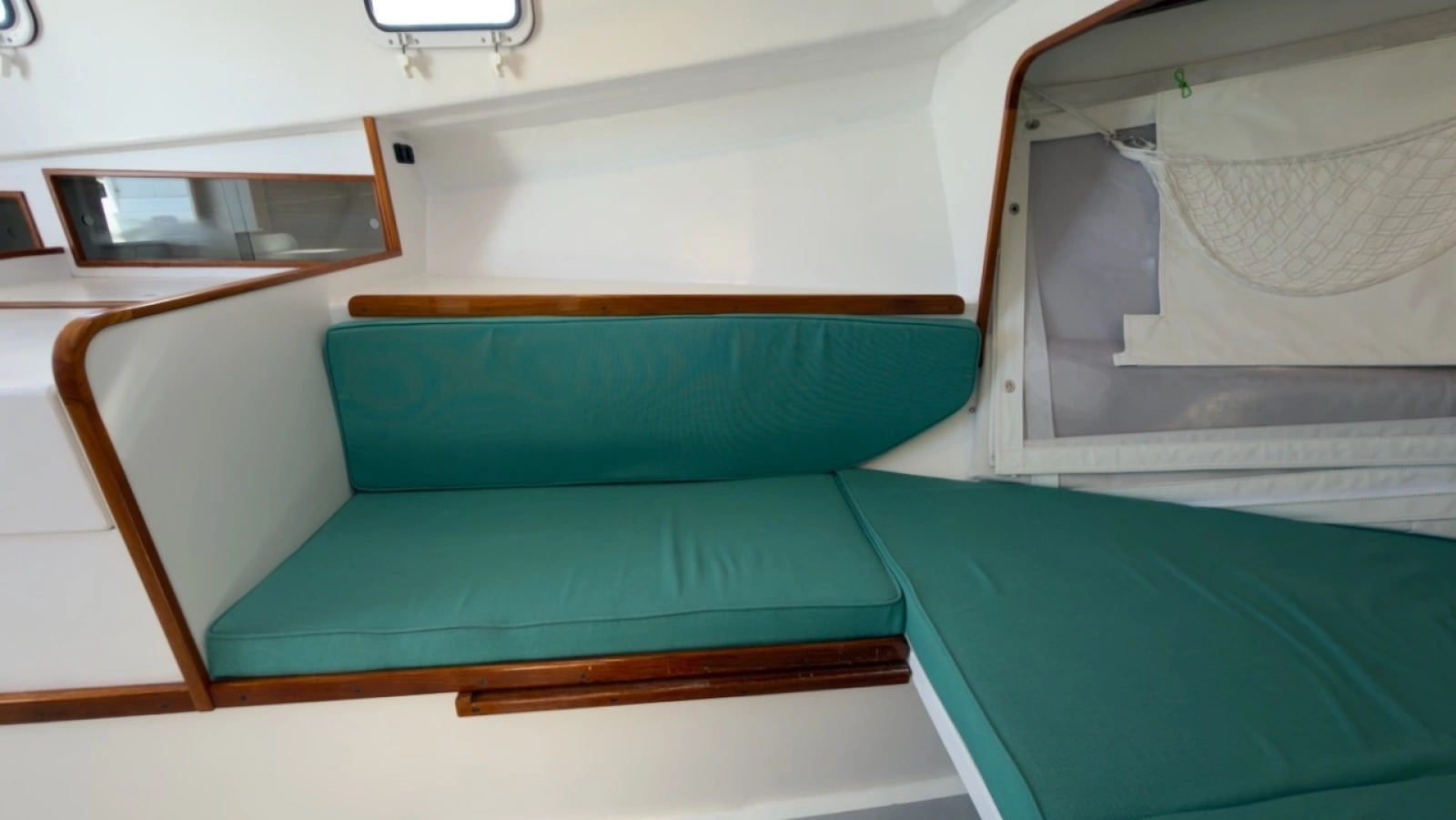 1985 Holland 32
