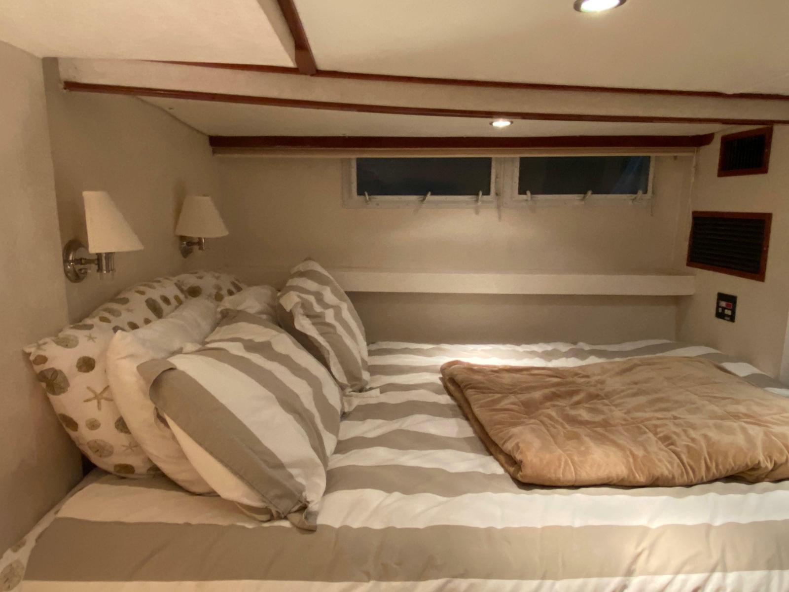 1973 Chris-Craft 47 Commander