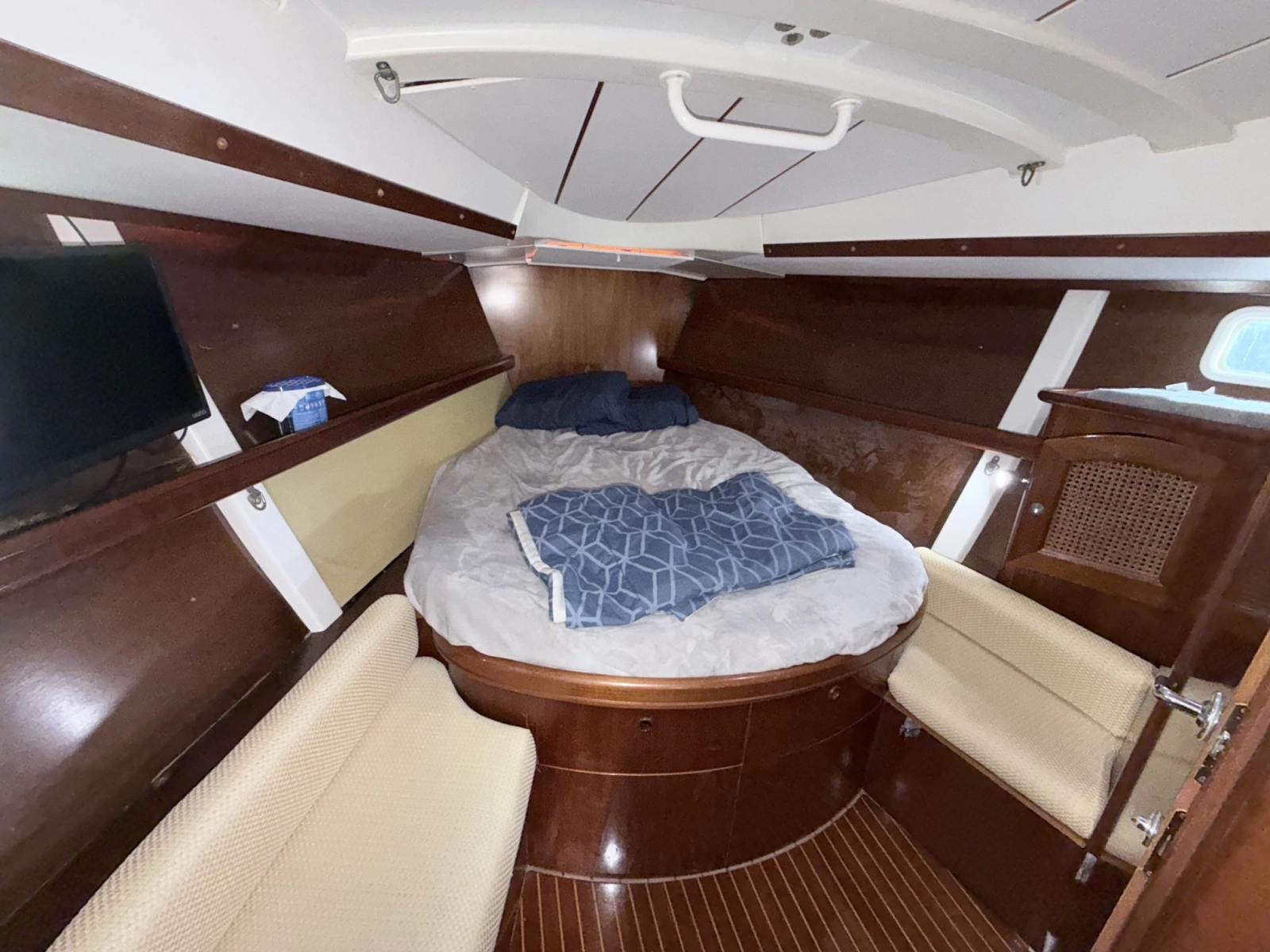 Forward Cabin Suite