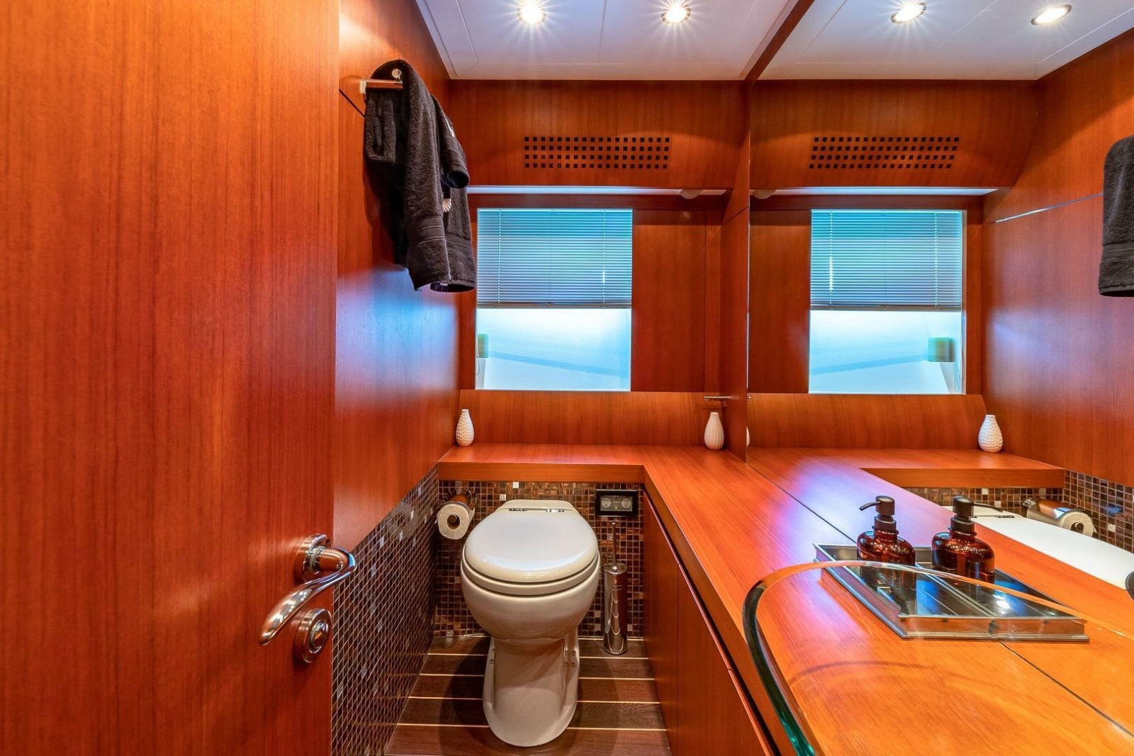 2008 Pershing 90 — Regal