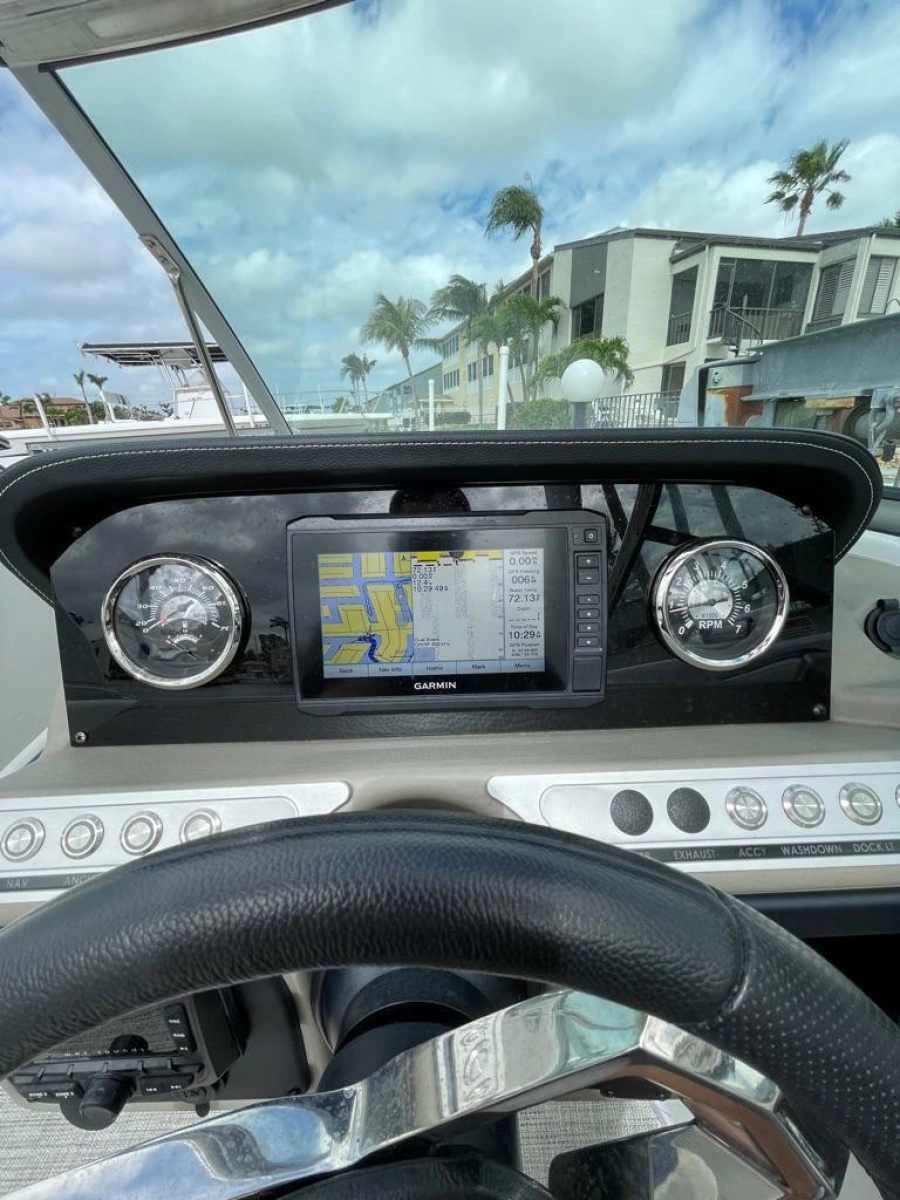 2021 Crownline 270 XSS