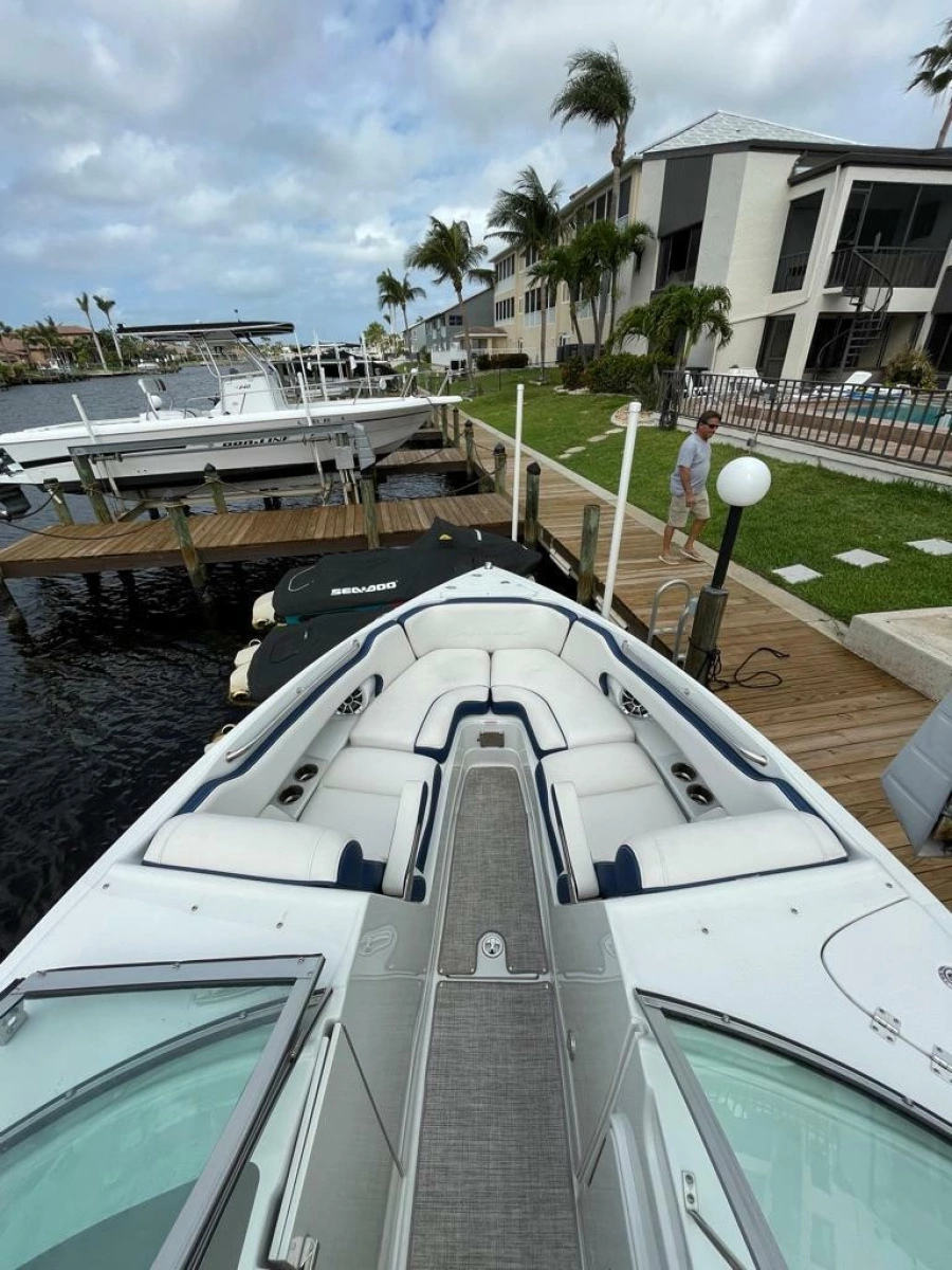 2021 Crownline 270 XSS