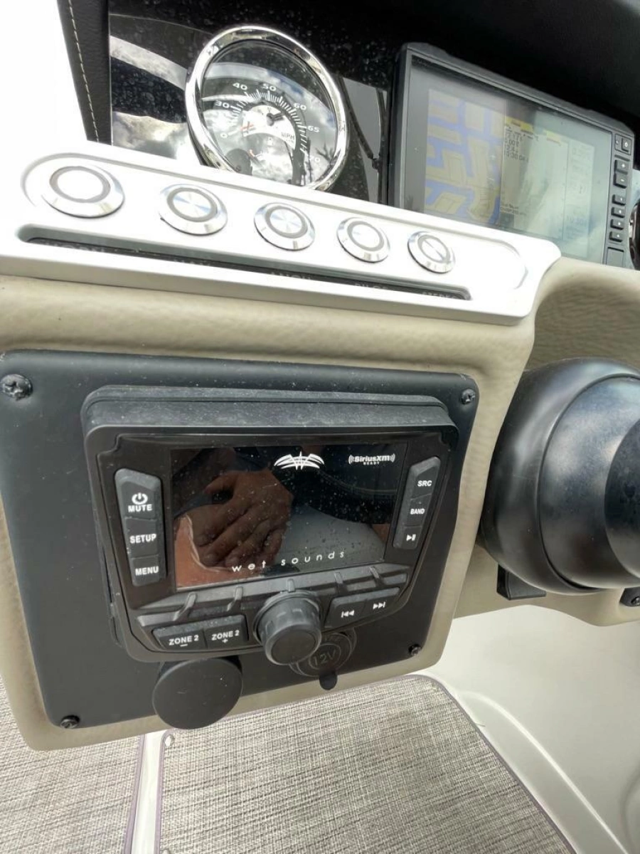 2021 Crownline 270 XSS