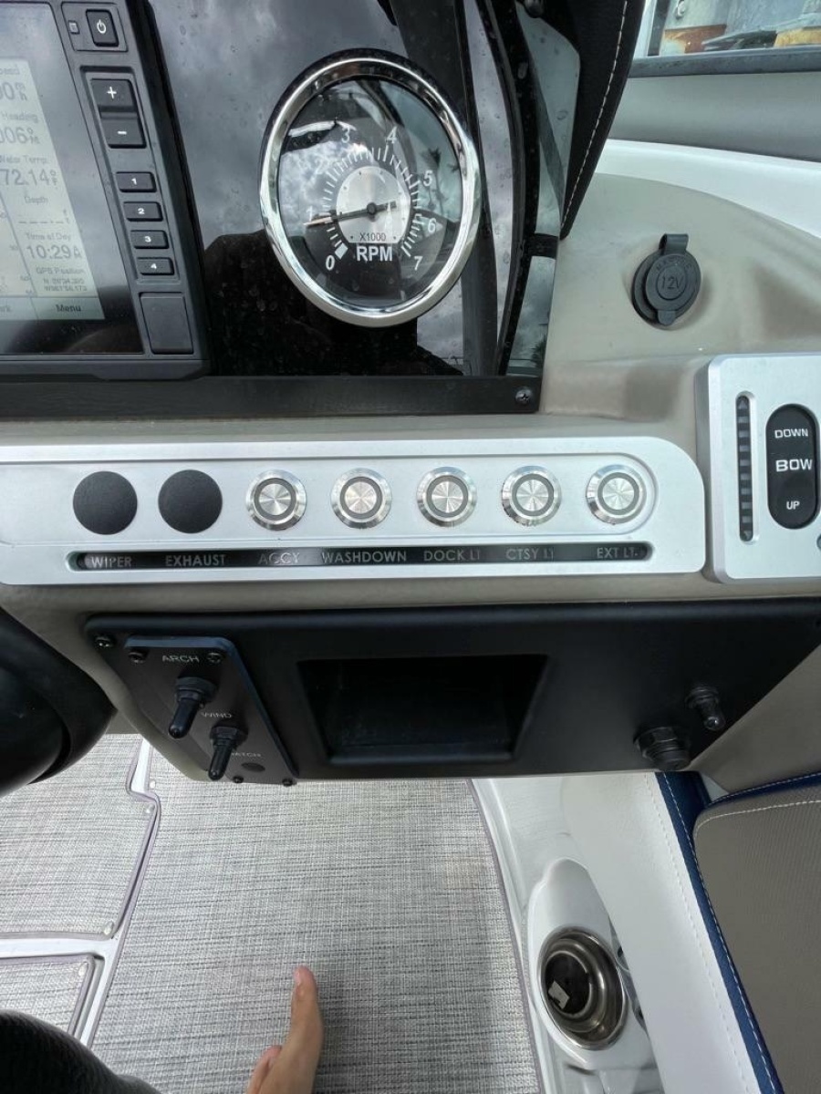 2021 Crownline 270 XSS