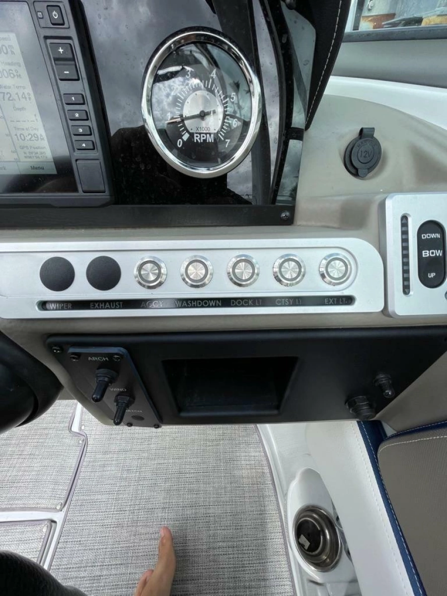 2021 Crownline 270 XSS