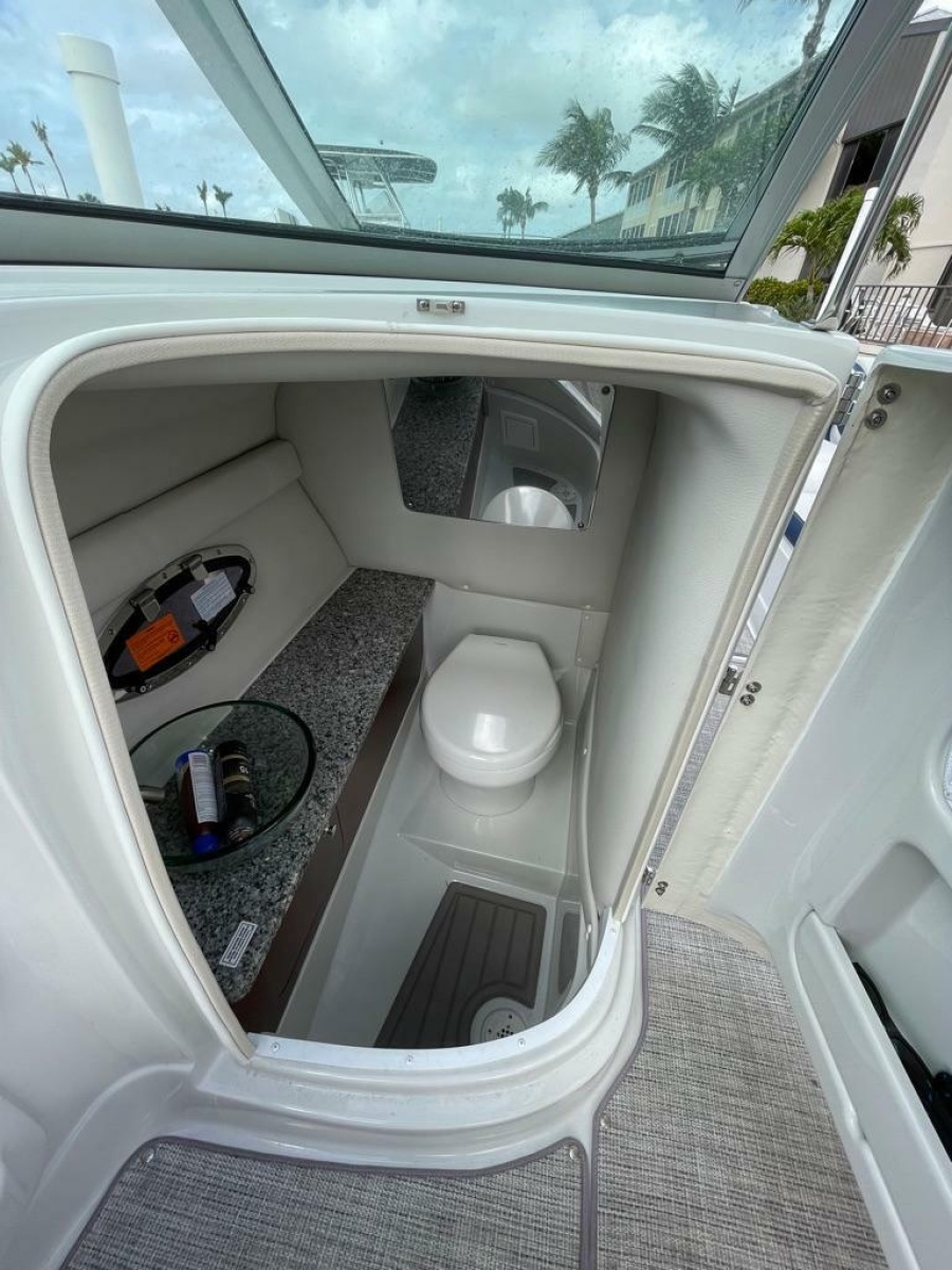2021 Crownline 270 XSS
