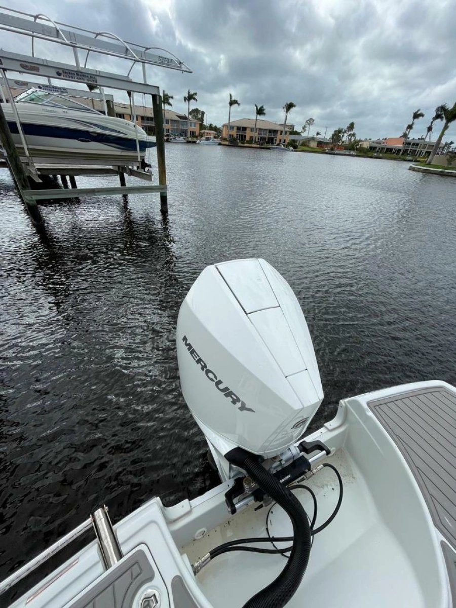 2021 Crownline 270 XSS
