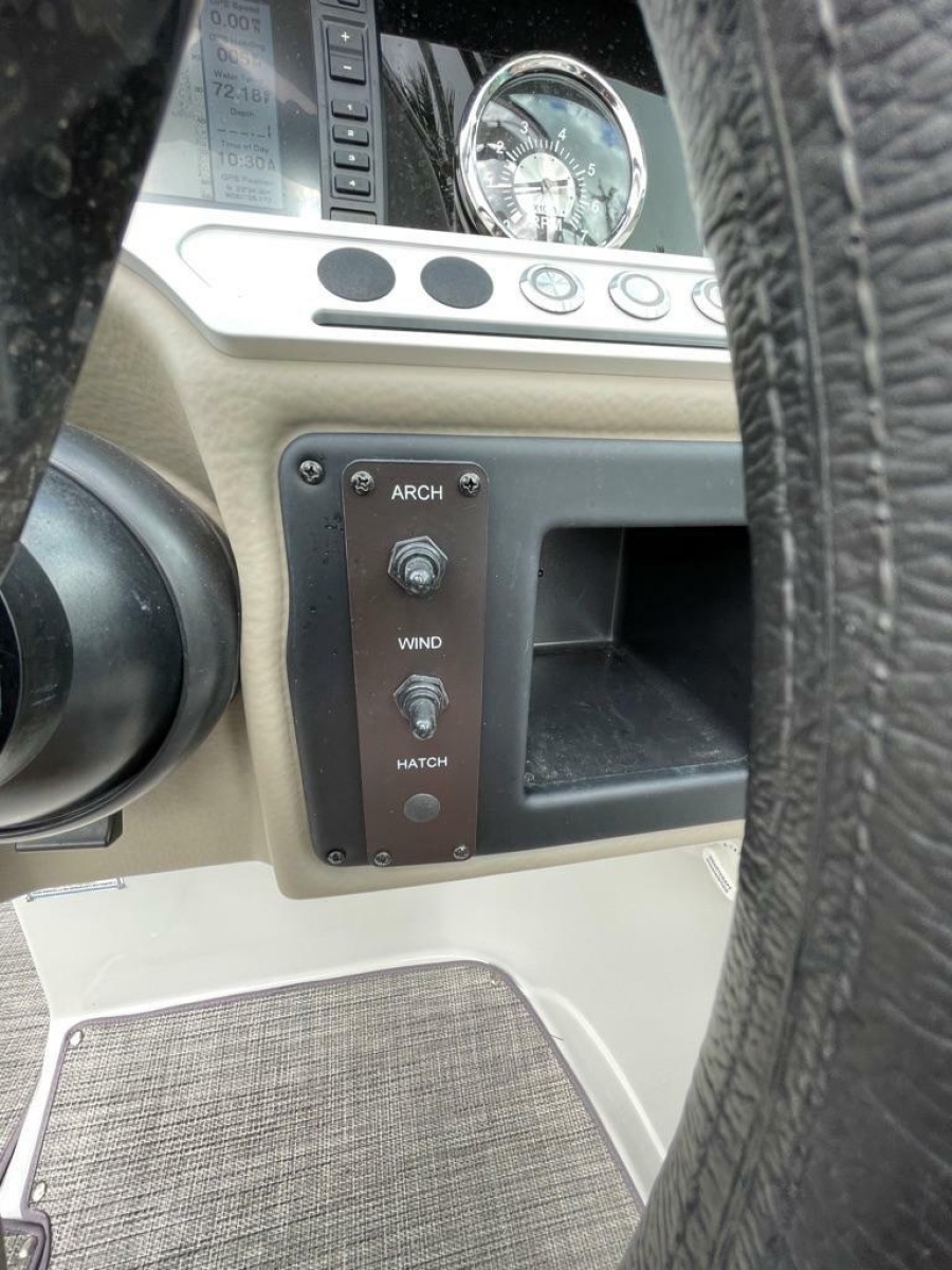 2021 Crownline 270 XSS