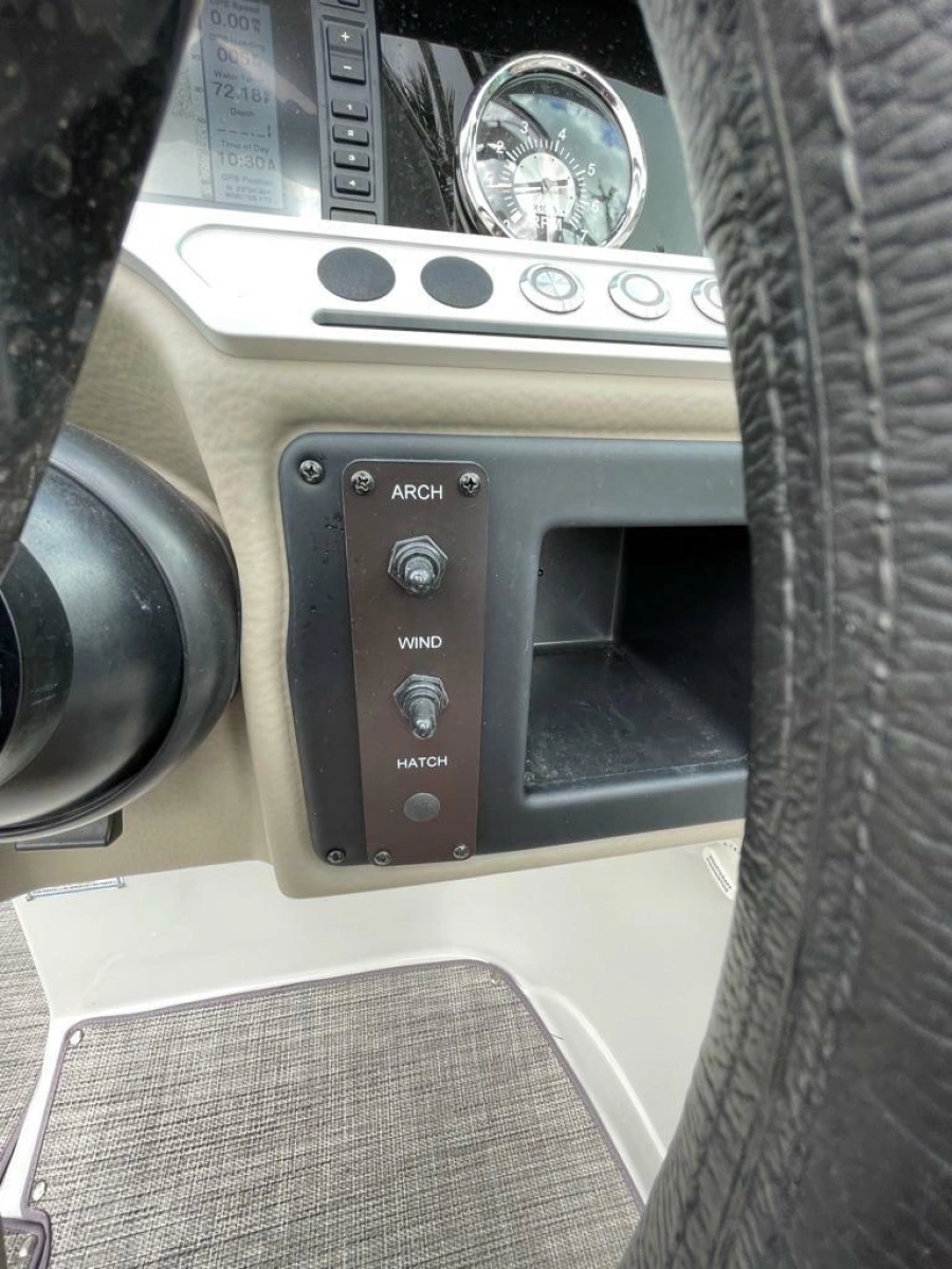 2021 Crownline 270 XSS