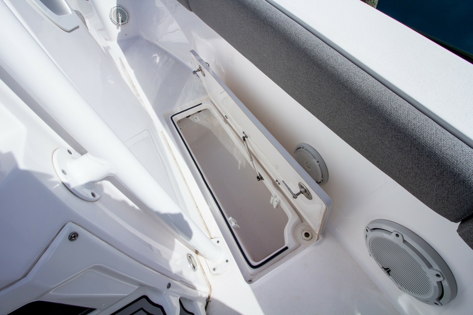 2019 Sea Fox 328 Commander — Cedar Wind